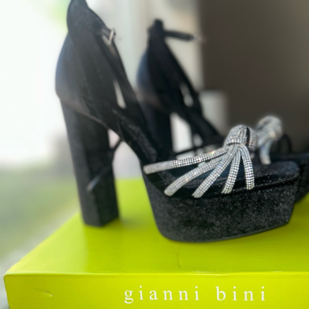 Black Gianni Bini Heel